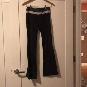 Black lulu lemon yoga pants